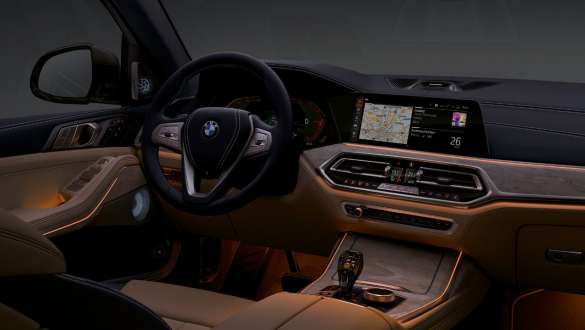 Ambient light The instrument cluster is framed by ambient light in orange