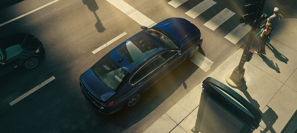 BMW Individual 7 Series Sedan, birds-eye perspective BMW Individual 7 Series Sedan in red in birds-eye perspective