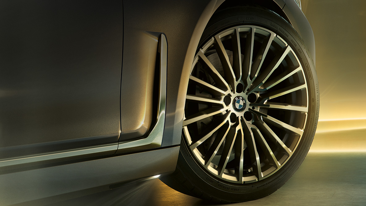 BMW 7 Series Sedan wheels with multi-spoke design BMW 7 Series Sedan: close-up of wheels with multi-spoke design