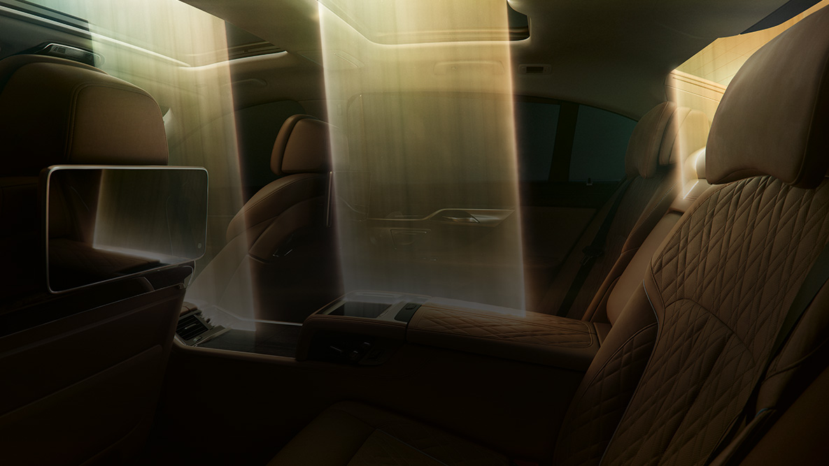 BMW 7 Series Sedan interior BMW 7er Limousine Interieur: Lichteinfall durch das Panorama-Glasdach