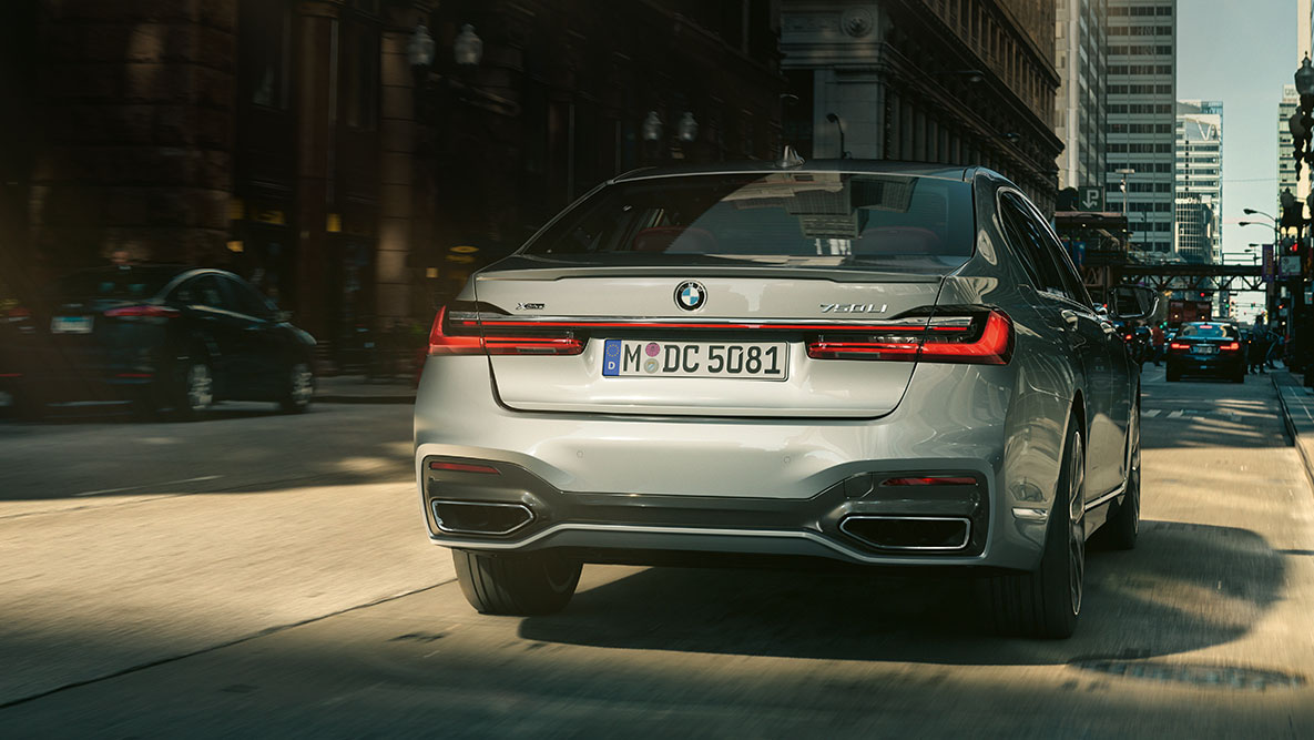 BMW 7 Series Sedan Reversing Assistant BMW Reversing Assistant: Rear view of the BMW 7 Series Sedan