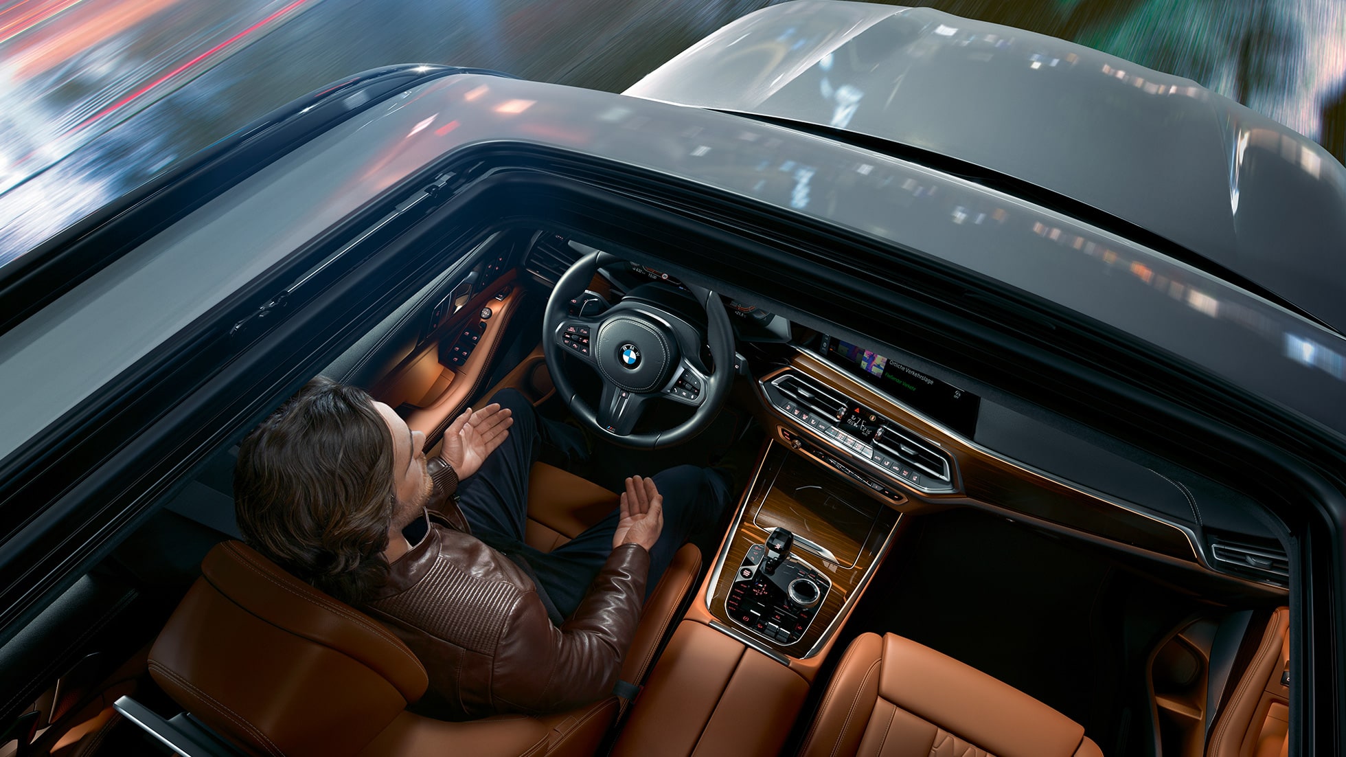View through the panorama glass roof BMW X5 BMW X5 G05 2018 Mineral White metallic bird's eye view through the panorama glass roof