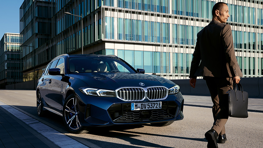 BMW Corporate sales services BMW financing and leasing for business clients BMW Corporate sales services BMW financing and leasing for business clients Men going to BMW vehicle