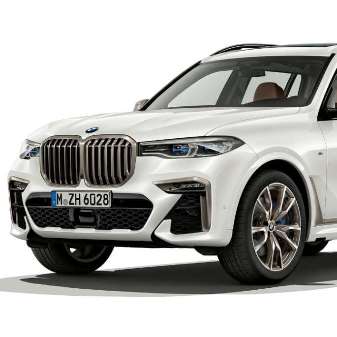 BMW X7 BMW X7 M50d Studio shot of the BMW X7 three-quarter front view als BMW X7 M50d