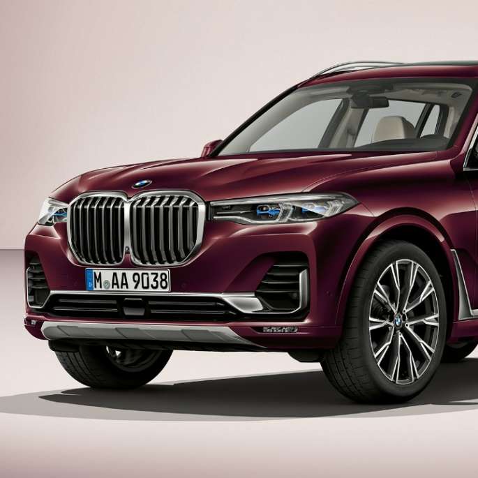 BMW X7 M Sport Package Studio shot of the BMW X7 three-quarter front view in M Sport Package