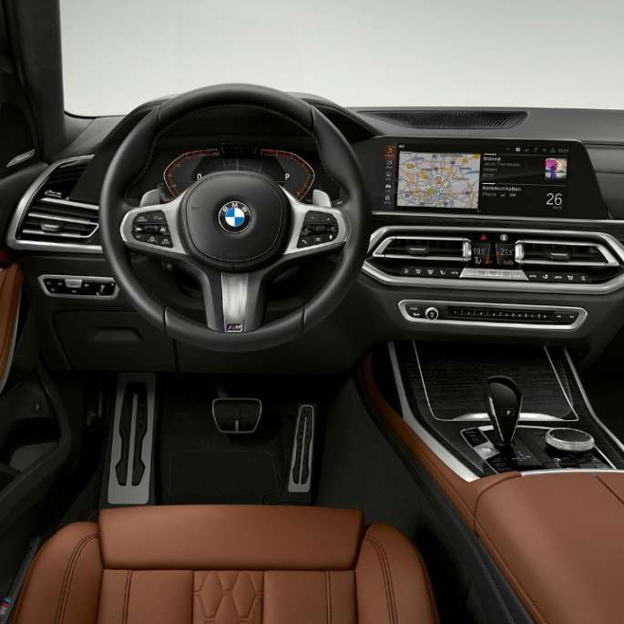 BMW X7, BMW Individual X7 40i xDrive side view Side view of the BMW X7 with BMW Individual X7 40i xDrive features